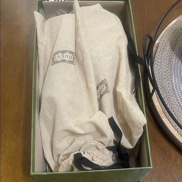 Gucci Women's Black Velvet Heels - Picture 12 of 14